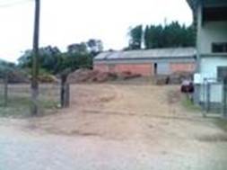 Uma imagem contendo ao ar livre, grama, edif�cio, fogo

Descri��o gerada automaticamente