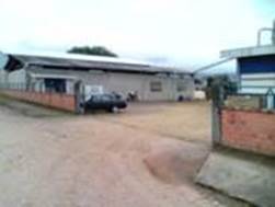 Uma imagem contendo ao ar livre, estacionado, caminhão, terra
Descrição gerada automaticamente